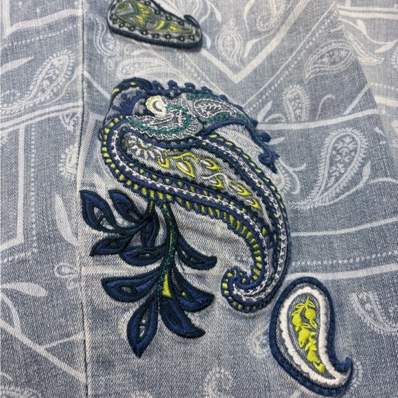 Chico’s Paisley Applique Cropped Jeans - Light Blue. Embroidered, Soft, Stretchy - Picture 12 of 16